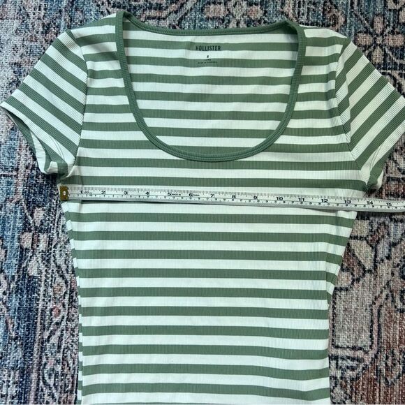 Hollister Ribbed Seamless Fabric Scoop Baby Tee Size Small Green White Stripes - Picture 6 of 8